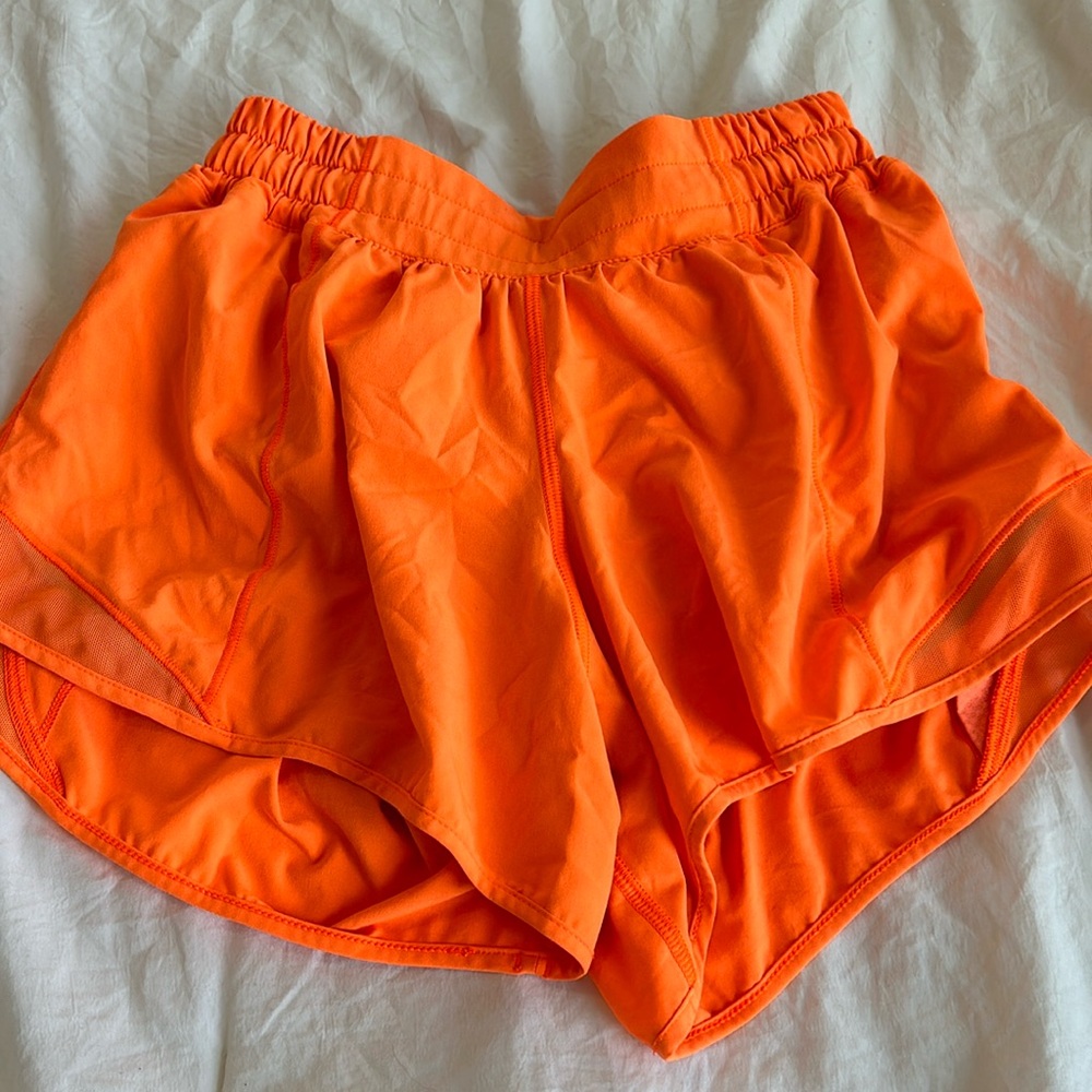 lululemon low rise 4” hotty hot short, size 4, highlight orange